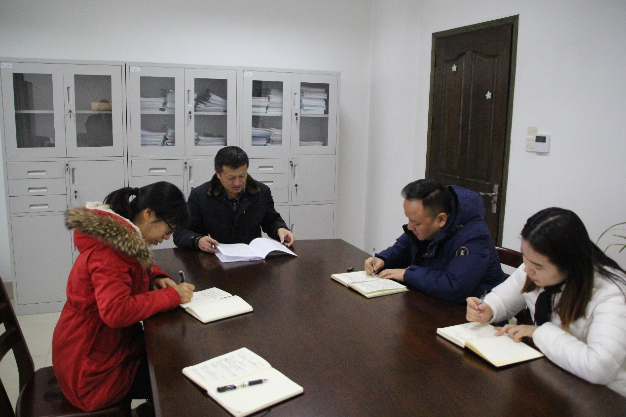 党代会精神学习现场